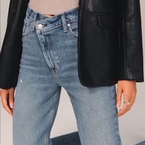 Abercrombie & Fitch Ultra High Rise 90s Straight Jean